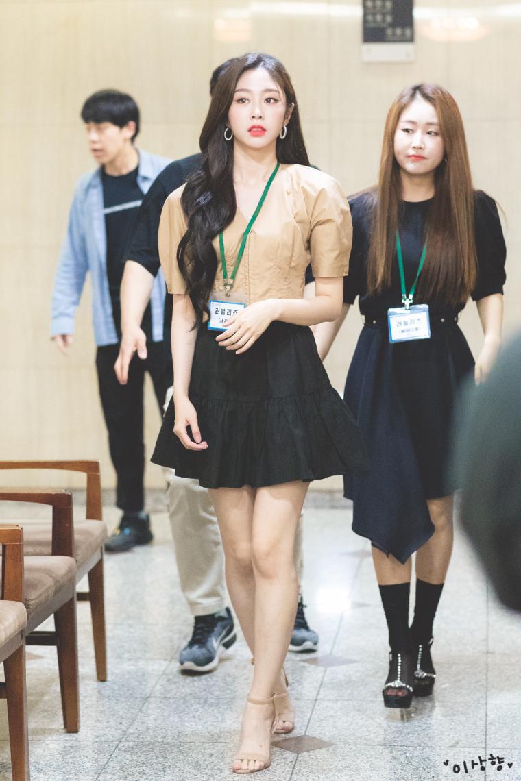 A라인 스커트도 잘 어울리는 #러블리즈 서지수