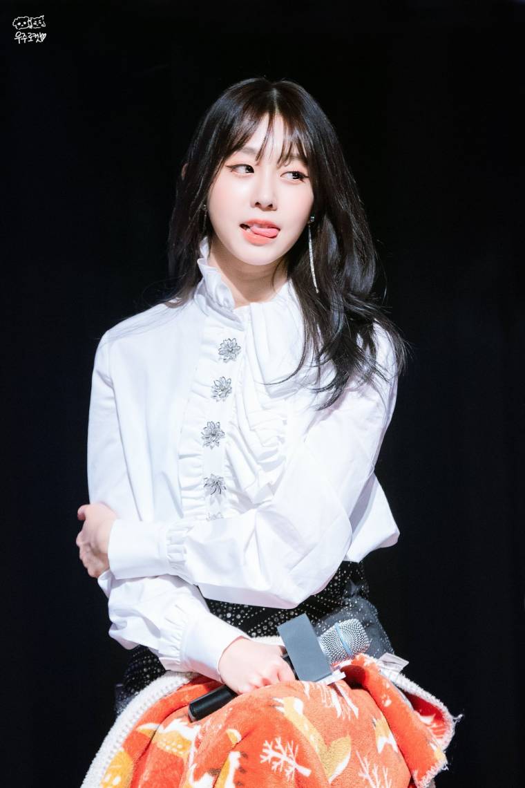 비 오는 화요일 오전..#러블리즈 눈큰애 #서지수
