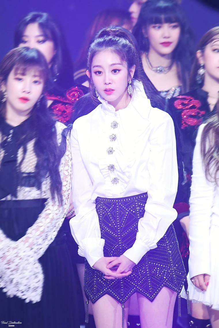 비 오는 화요일 오전..#러블리즈 눈큰애 #서지수