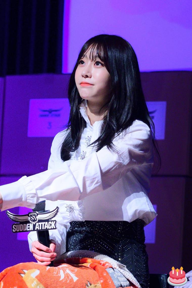 비 오는 화요일 오전..#러블리즈 눈큰애 #서지수