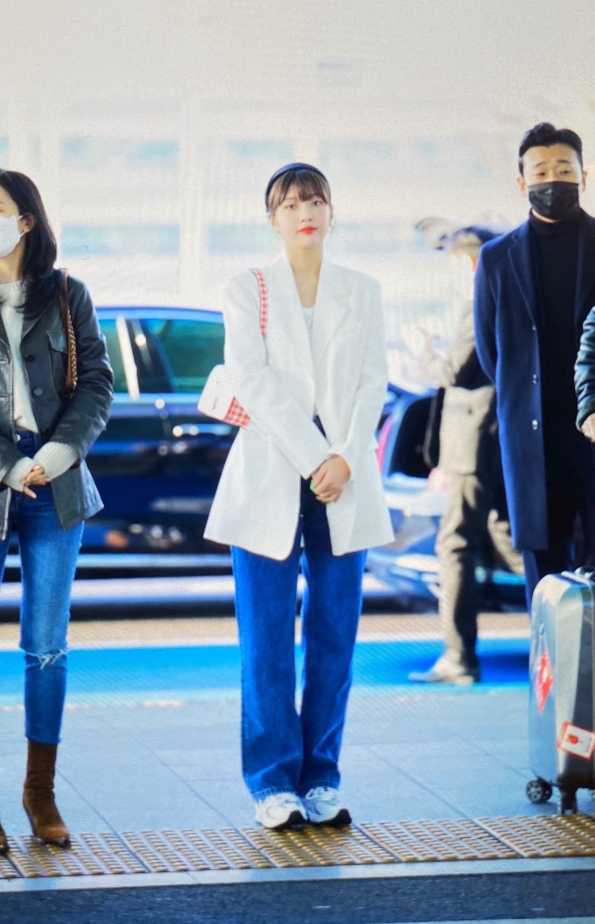 오늘자 #레드벨벳 조이 출국룩.jpg