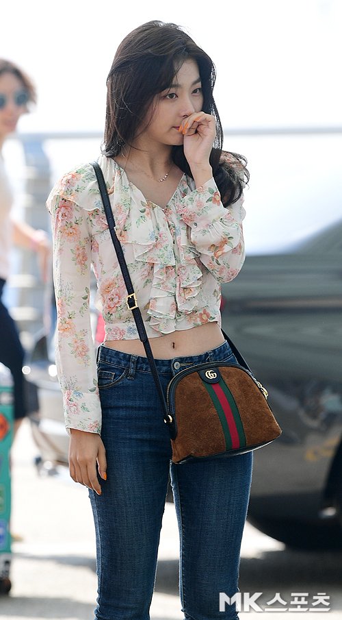 레드벨벳 슬기 출국 사진
