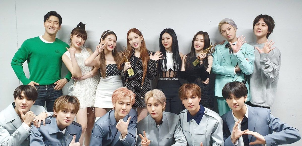 슈퍼주니어 희철 시원 규현, 태연, 레드벨벳, 엔시티 드림 단체샷 @ SMTOWN 트위터