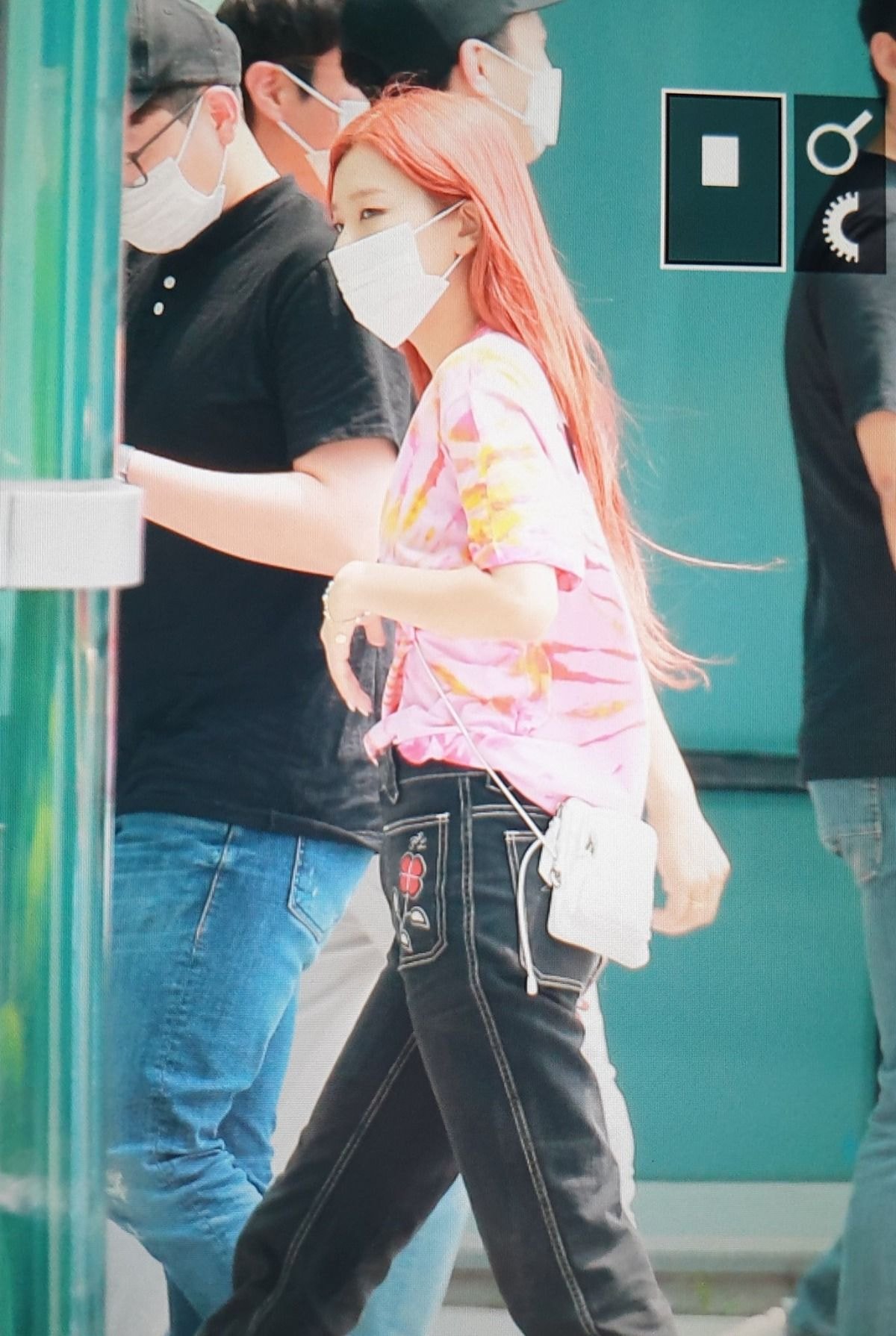 빨간색으로 염색한 #레드벨벳 슬기