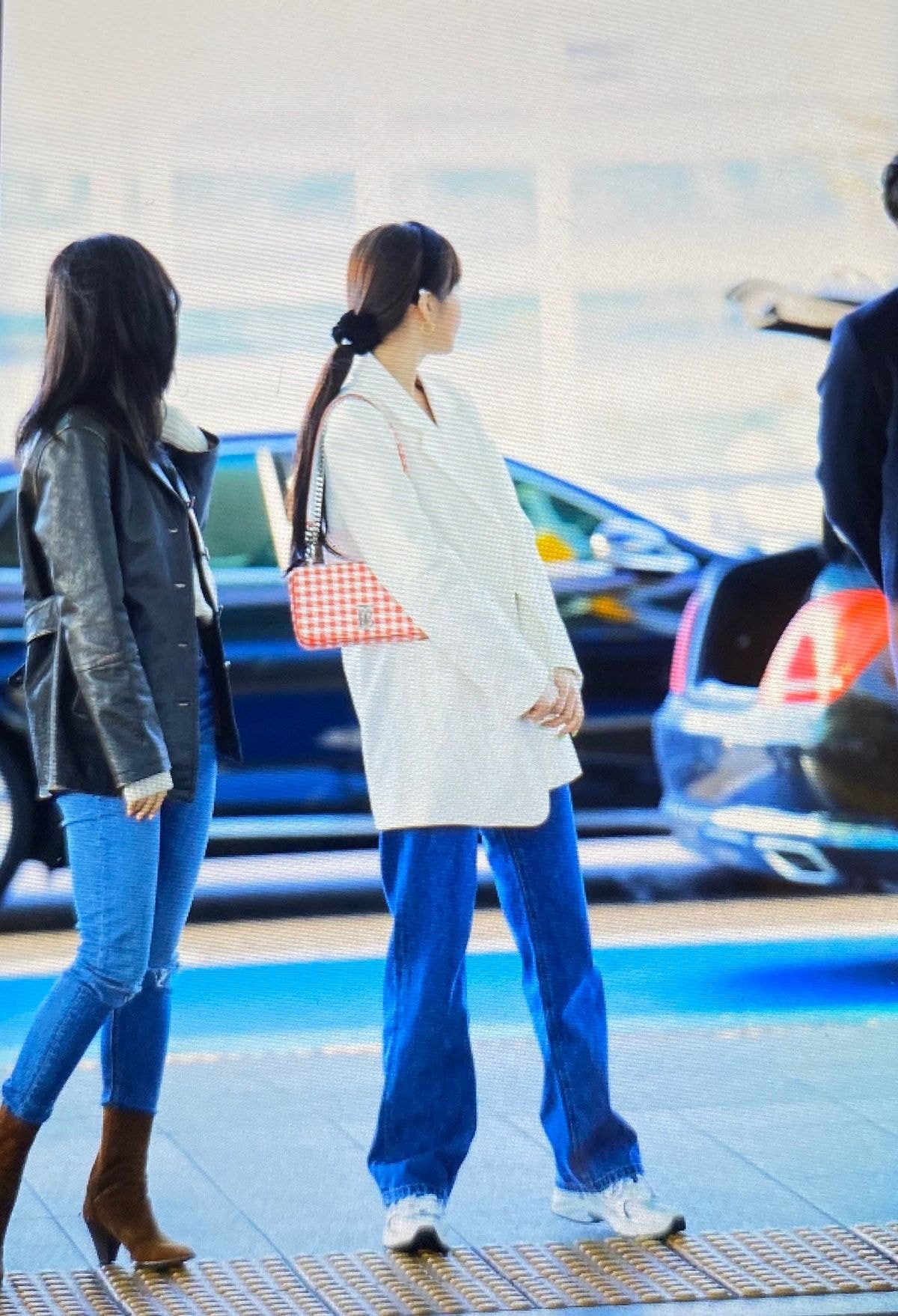 오늘자 #레드벨벳 조이 출국룩.jpg