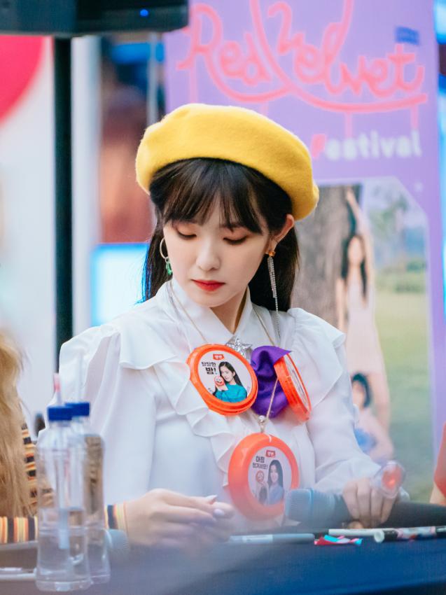 노란색 베레모마저도 소화하는 #레드벨벳 #아이린