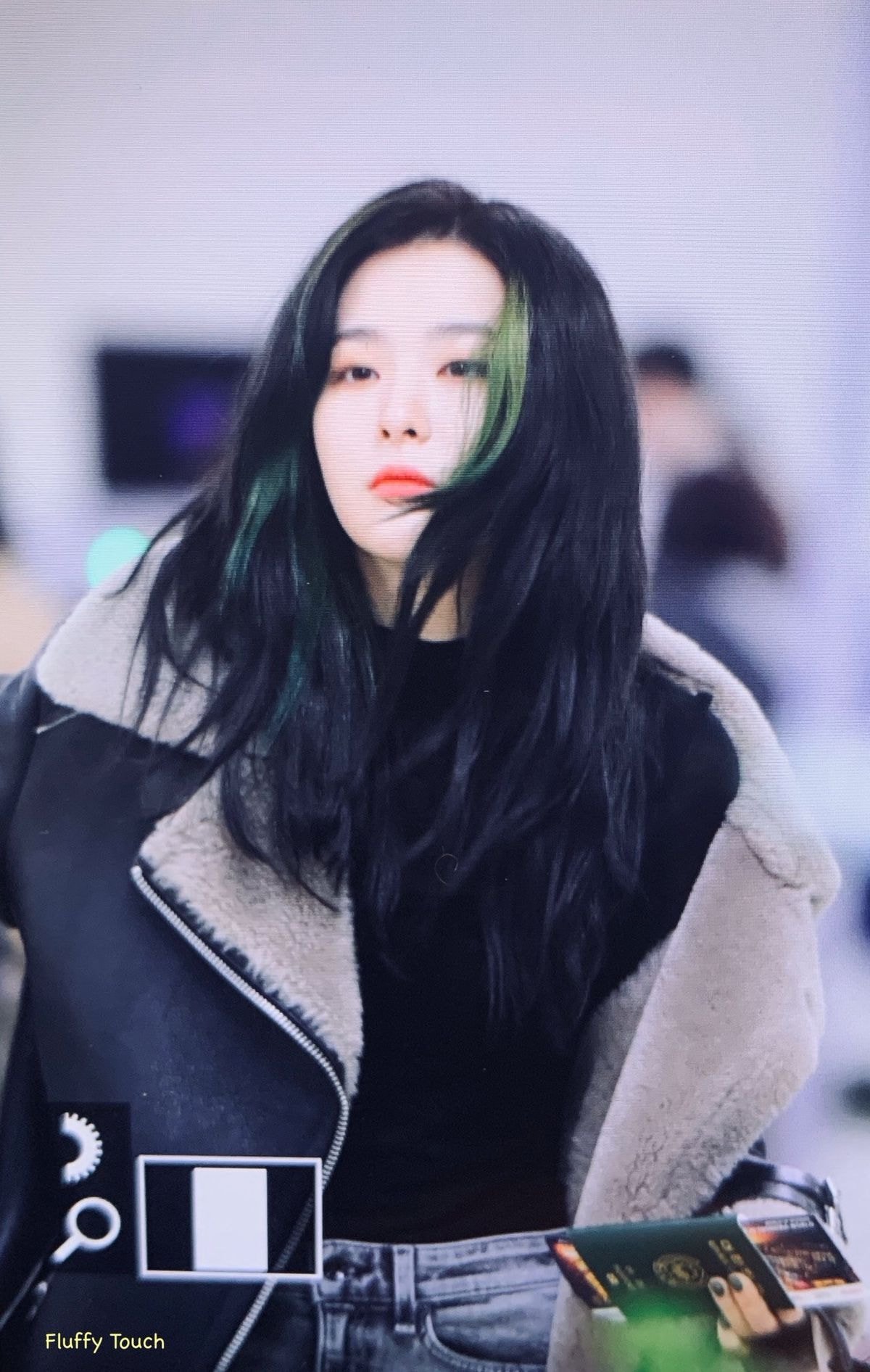 무스탕입고 출국하는 #레드벨벳 슬기