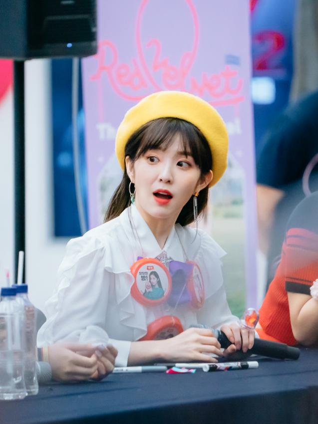 노란색 베레모마저도 소화하는 #레드벨벳 #아이린