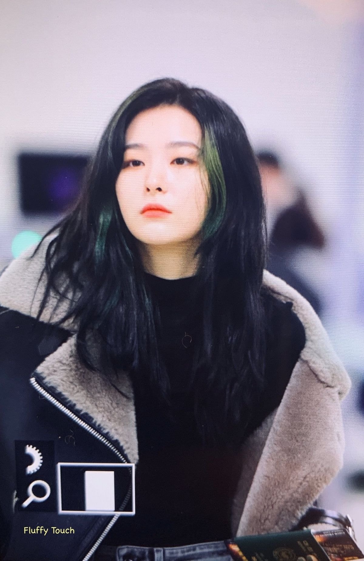 무스탕입고 출국하는 #레드벨벳 슬기