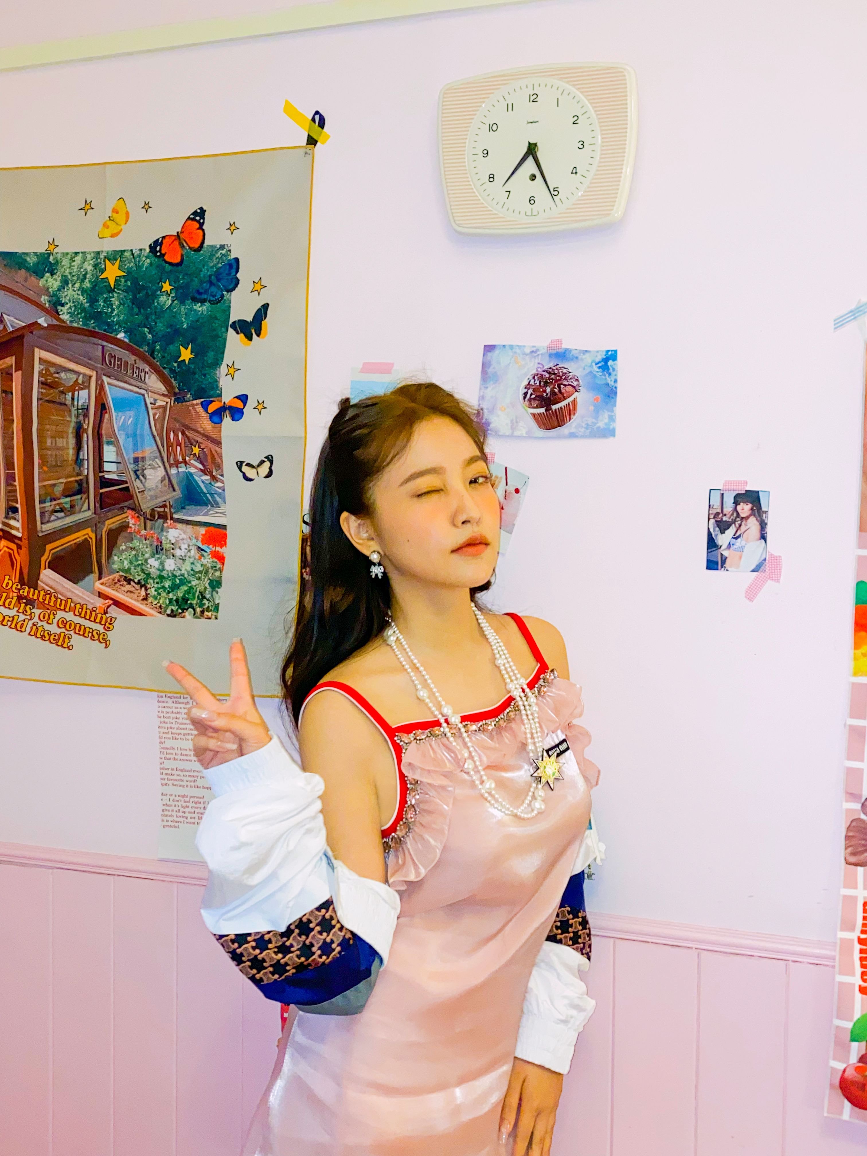 레드벨벳 공식 sns 업뎃(Girls ver. BEHIND)