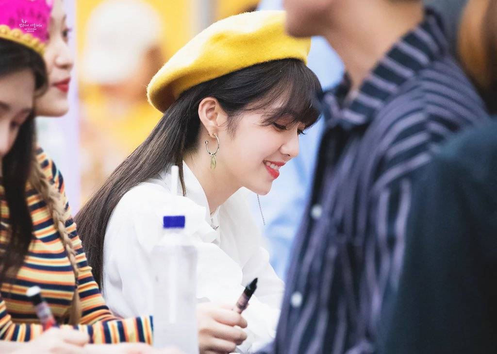노란색 베레모마저도 소화하는 #레드벨벳 #아이린