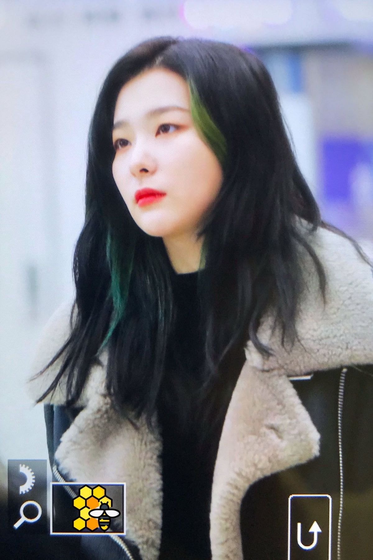 무스탕입고 출국하는 #레드벨벳 슬기