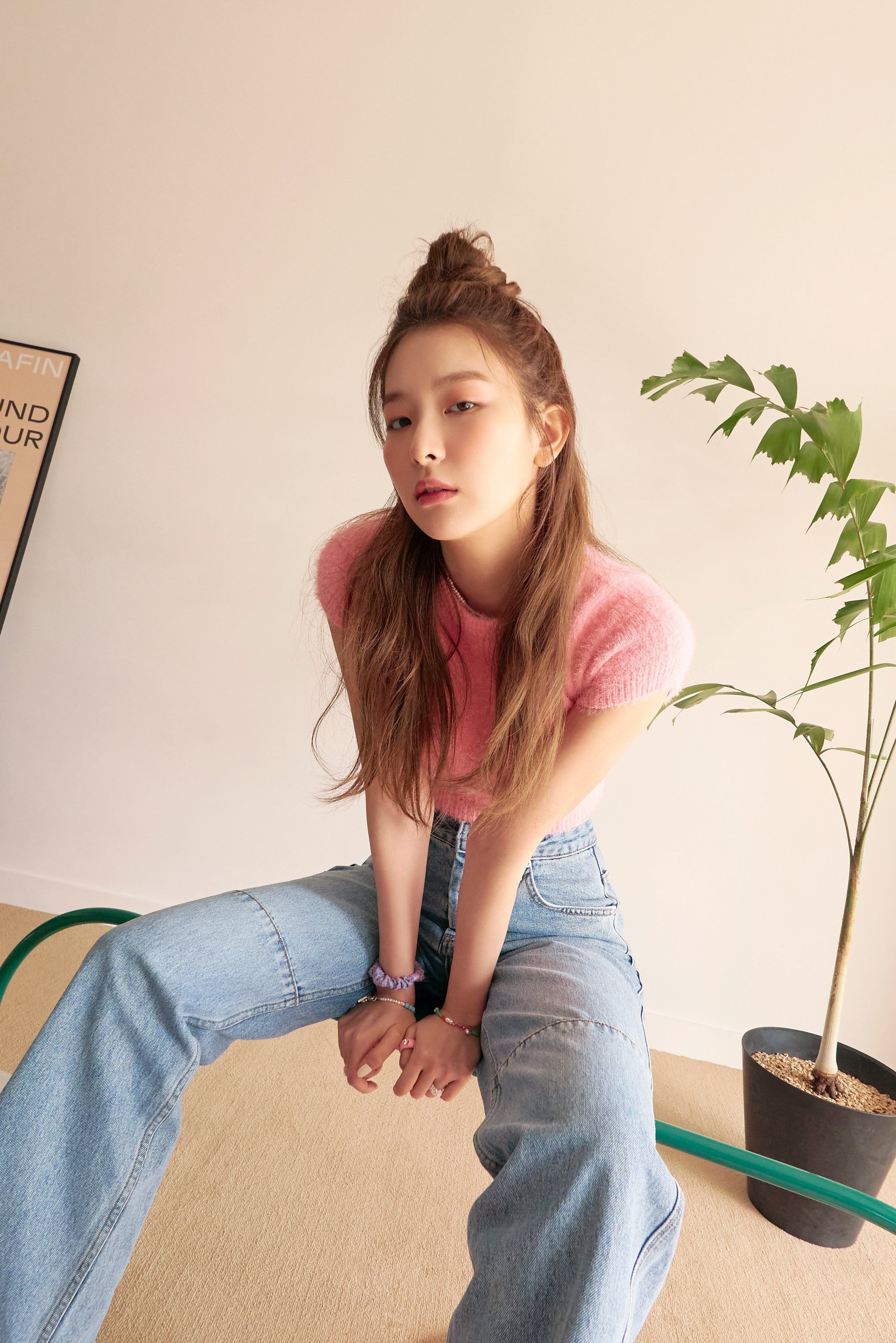 새로운 '어뮤즈' 모델 (레드벨벳 슬기)