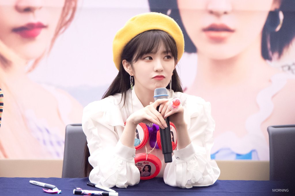 노란색 베레모마저도 소화하는 #레드벨벳 #아이린
