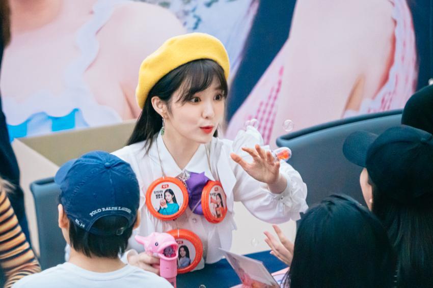 노란색 베레모마저도 소화하는 #레드벨벳 #아이린
