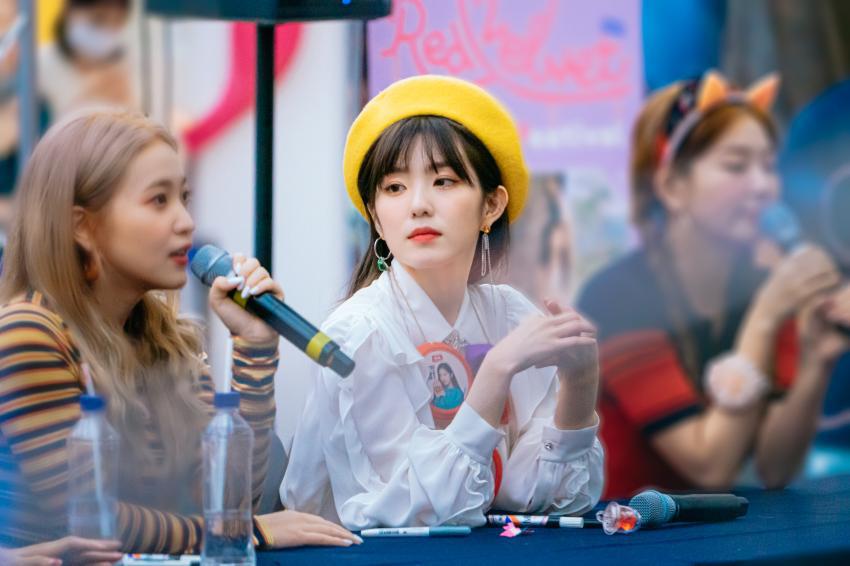 노란색 베레모마저도 소화하는 #레드벨벳 #아이린