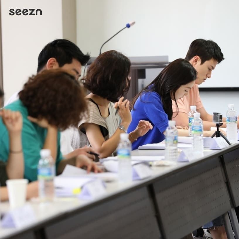 레드벨벳 아이린 주연 영화 <더블패티> 대본리딩 현장