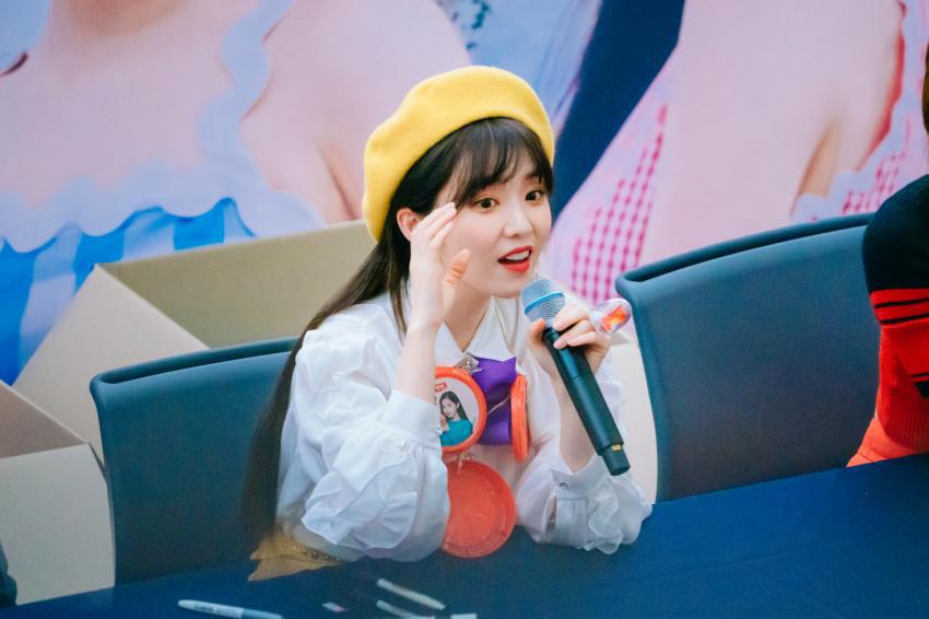 노란색 베레모마저도 소화하는 #레드벨벳 #아이린