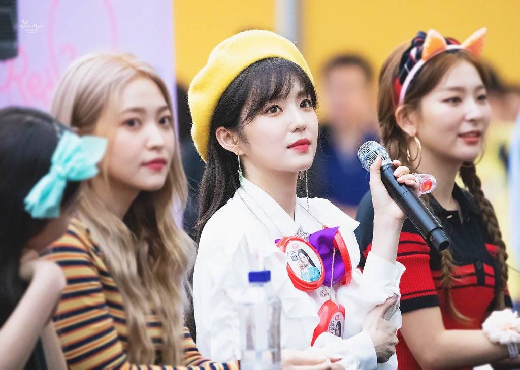 노란색 베레모마저도 소화하는 #레드벨벳 #아이린