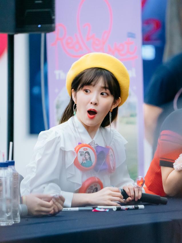 노란색 베레모마저도 소화하는 #레드벨벳 #아이린