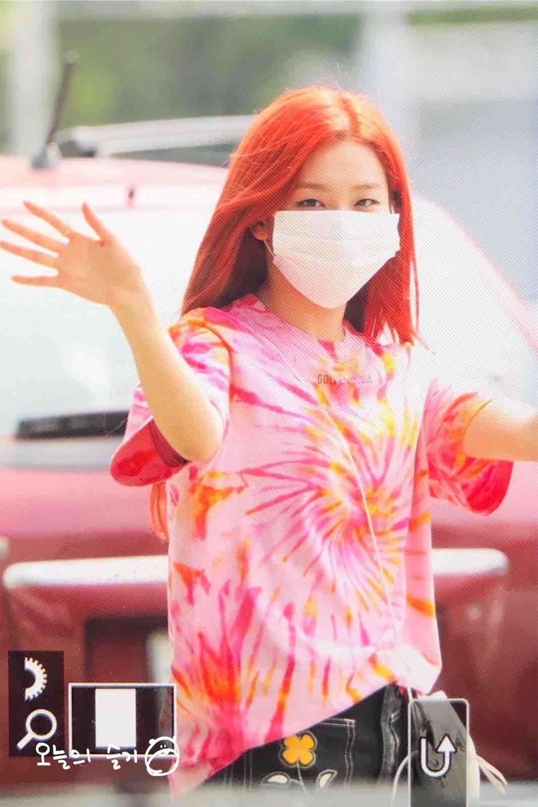 빨간색으로 염색한 #레드벨벳 슬기