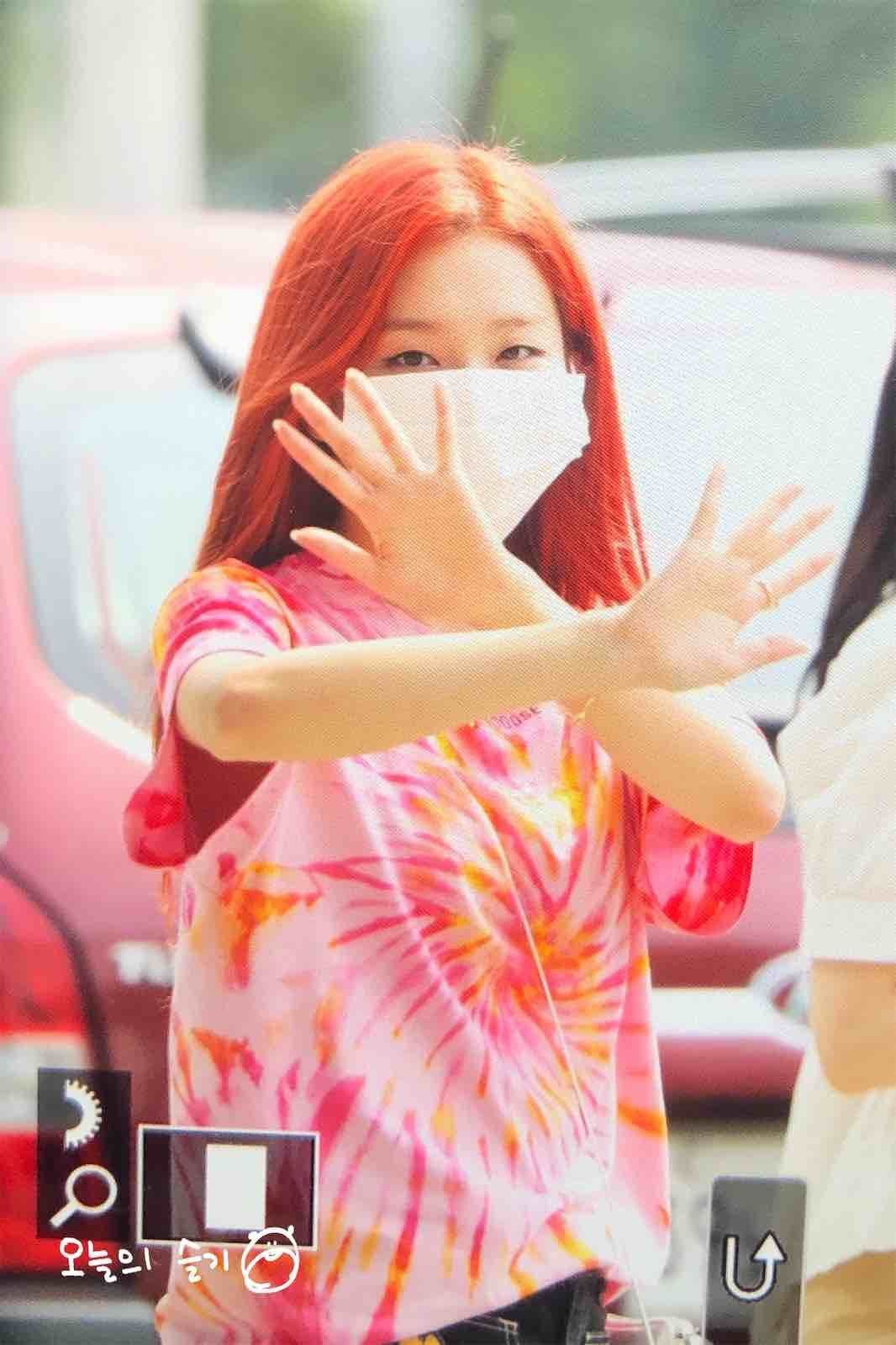 빨간색으로 염색한 #레드벨벳 슬기