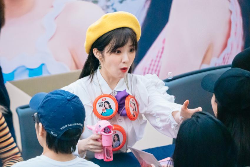 노란색 베레모마저도 소화하는 #레드벨벳 #아이린
