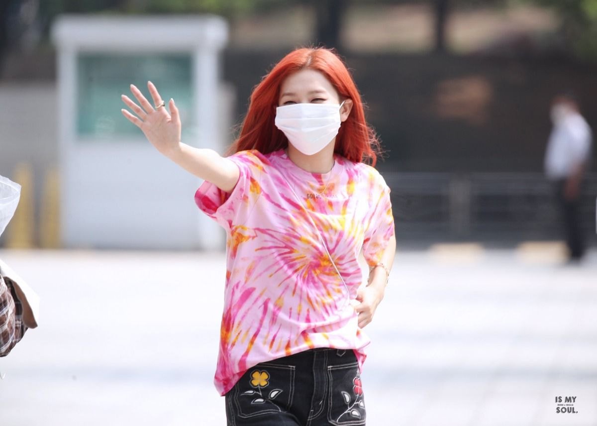 빨간색으로 염색한 #레드벨벳 슬기