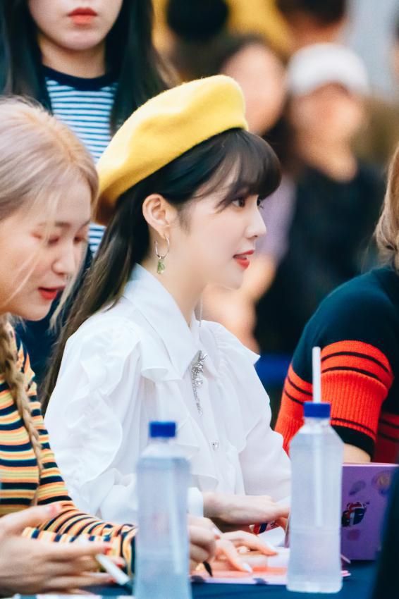 노란색 베레모마저도 소화하는 #레드벨벳 #아이린