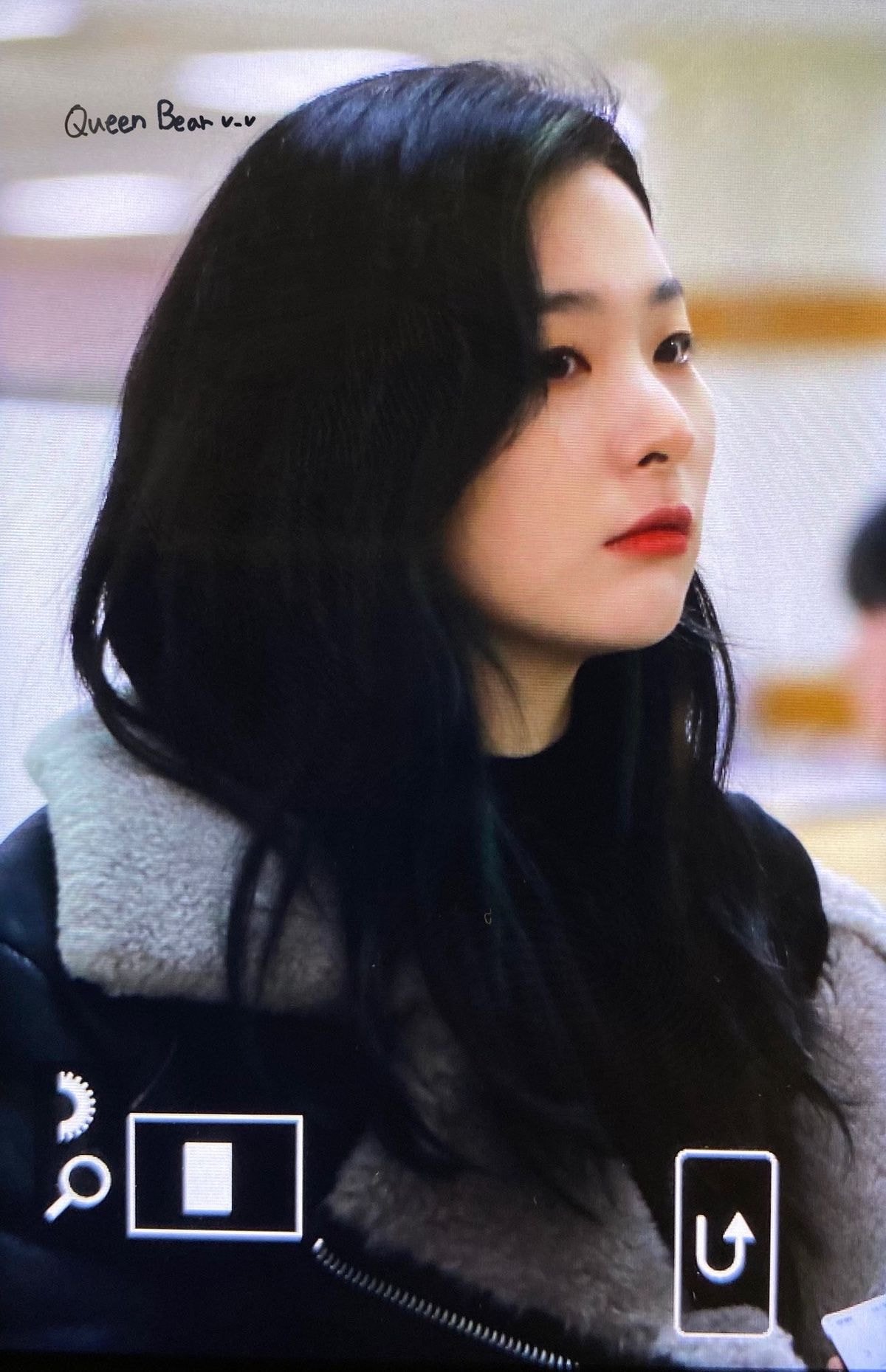 무스탕입고 출국하는 #레드벨벳 슬기