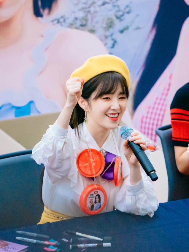 노란색 베레모마저도 소화하는 #레드벨벳 #아이린
