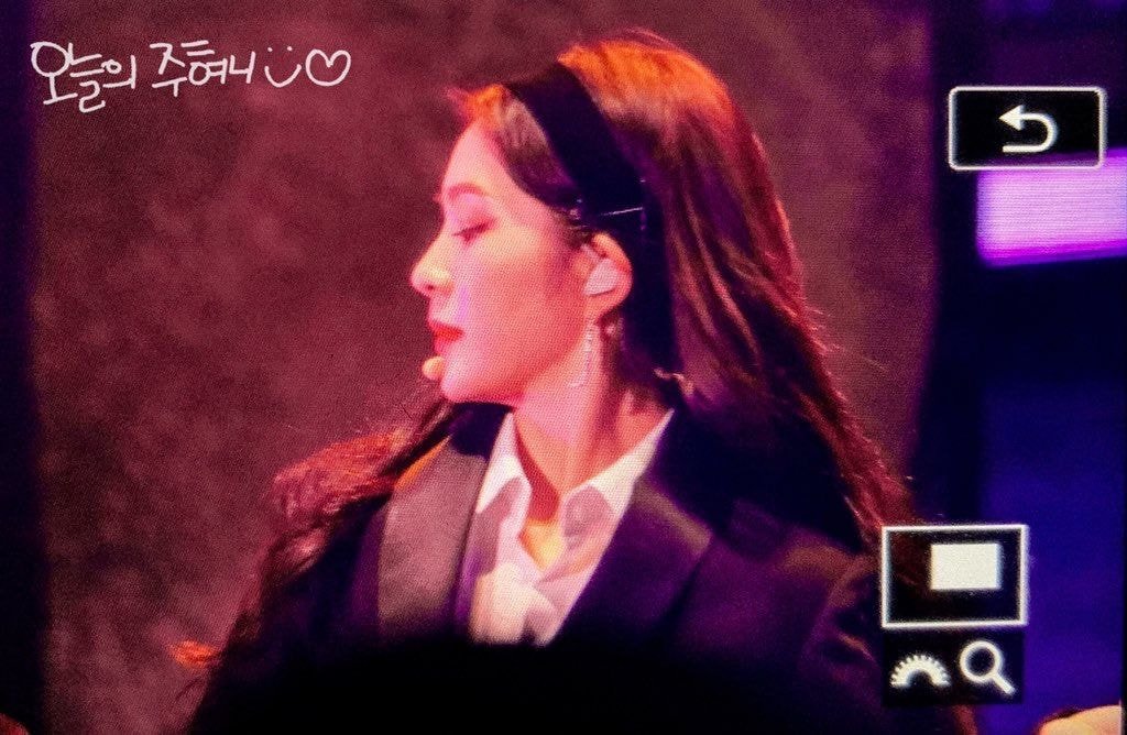 오늘자 레드벨벳 콘서트 의상.jpg