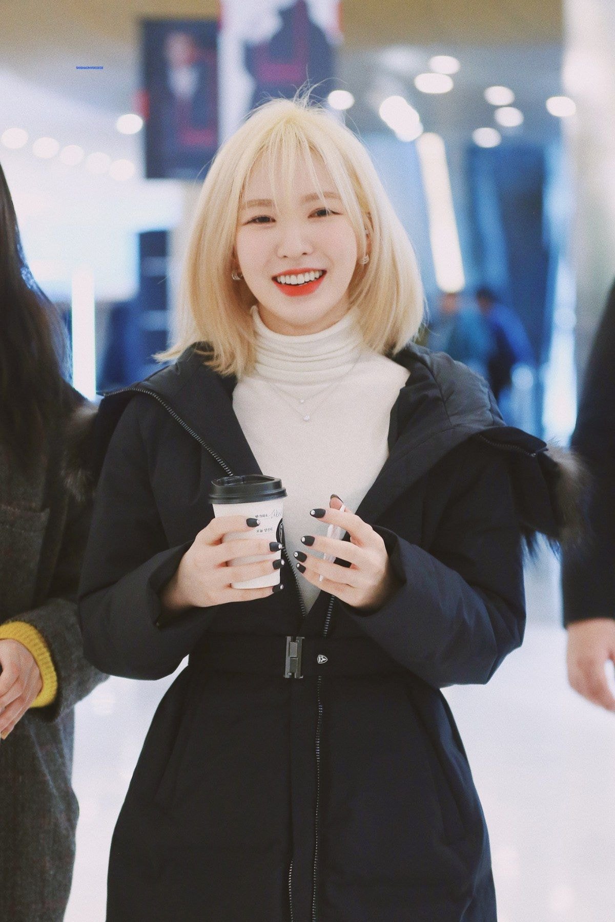 금발로 염색한 웬디