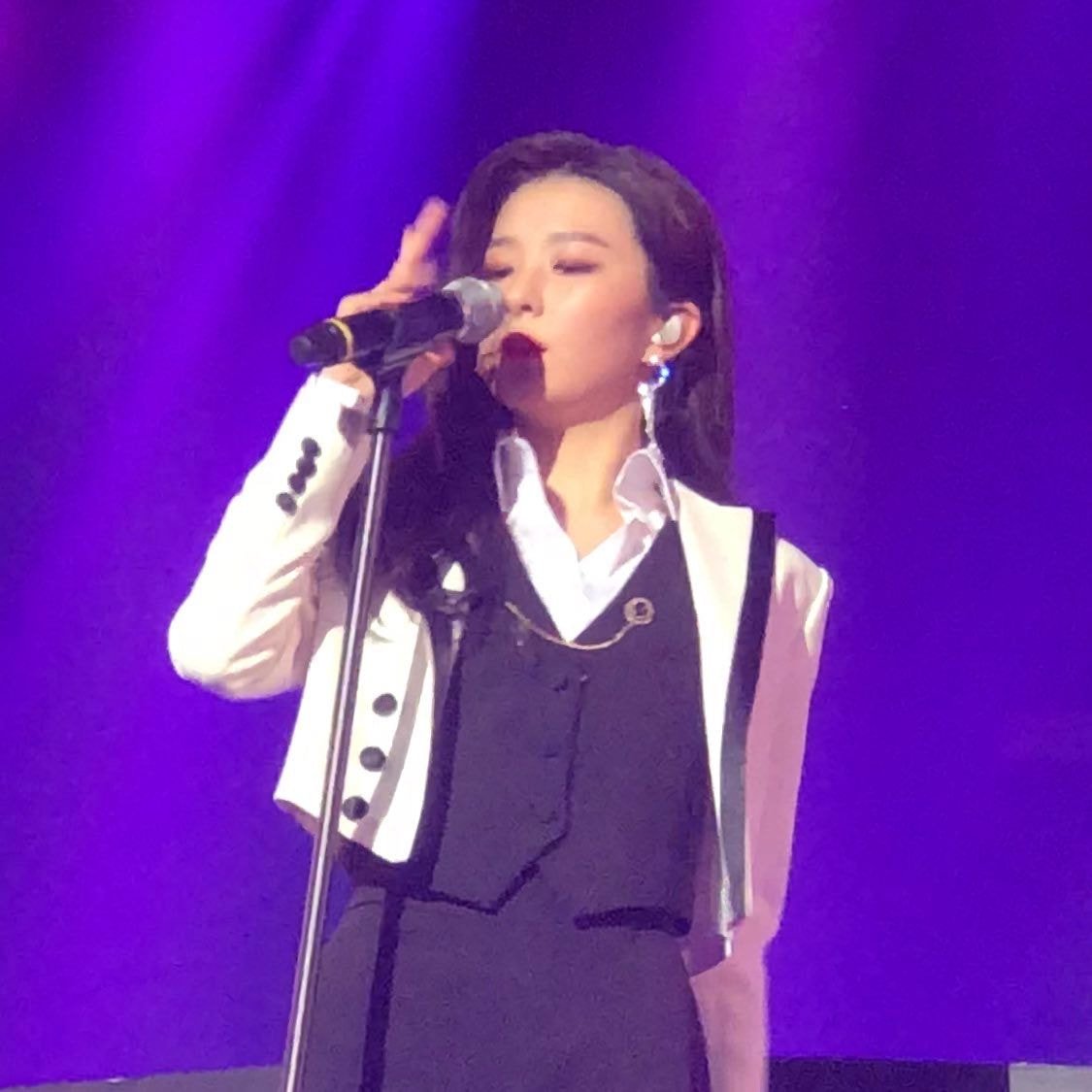 오늘자 레드벨벳 콘서트 의상.jpg