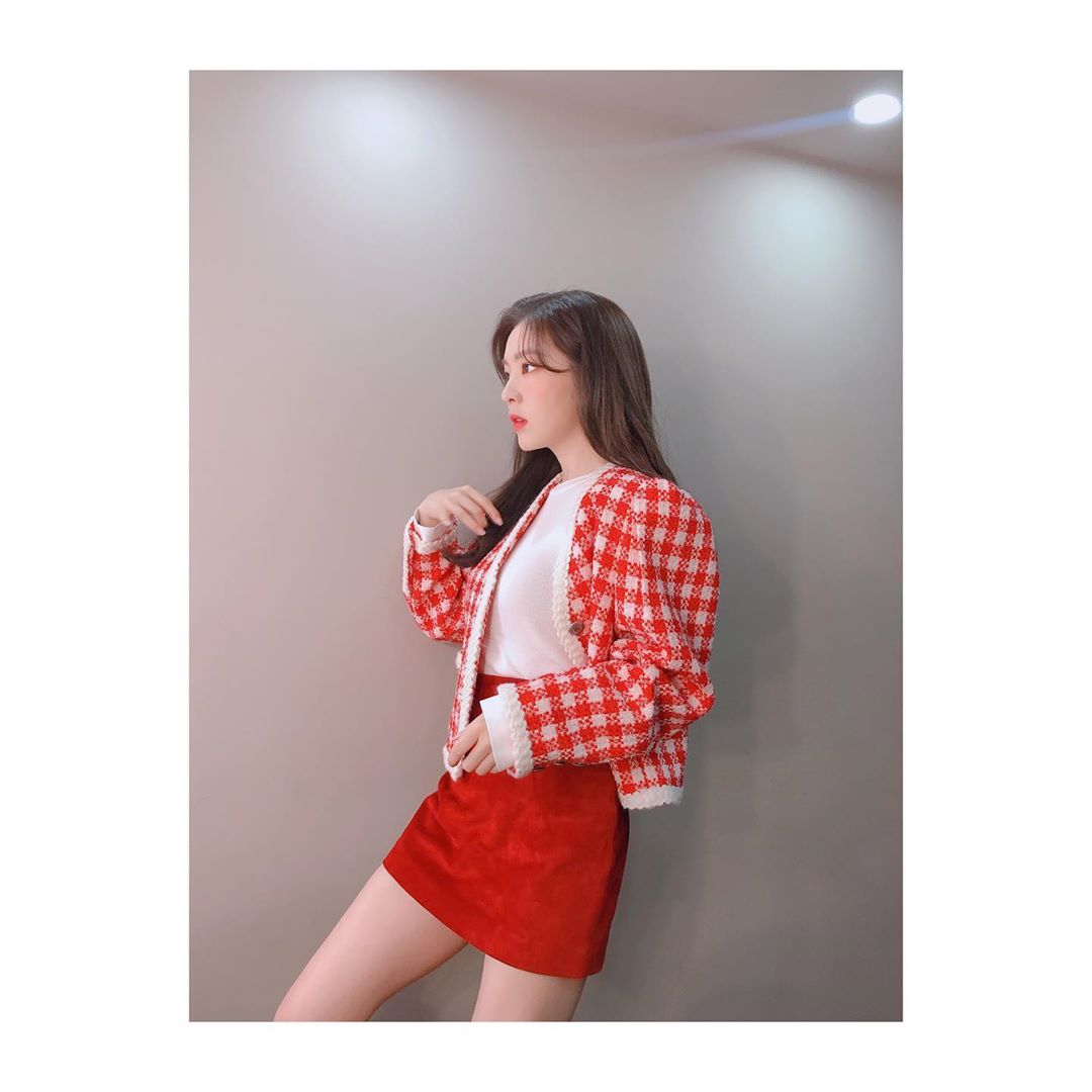 크리스마스 분위기나는 빨간체크자켓입은 #레드벨벳 #아이린