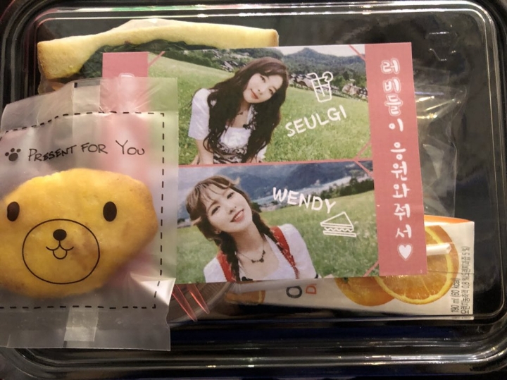 [아육대] 슬기, 웬디 도시락 조공.jpg
