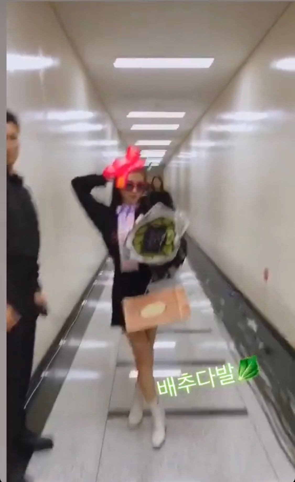꽃다발 대신 배추다발 받은 레드벨벳 아이린