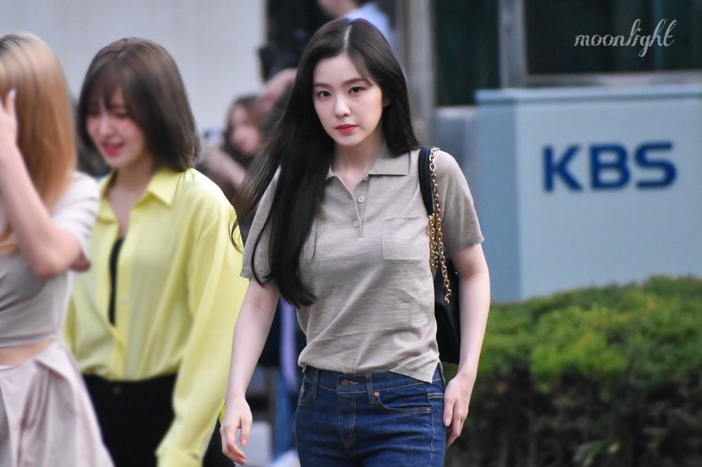 뮤뱅출근길 아이린.jpgif