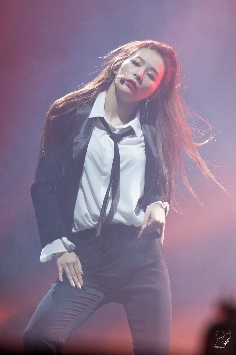 슬기 수트핏 (레드벨벳 콘서트)