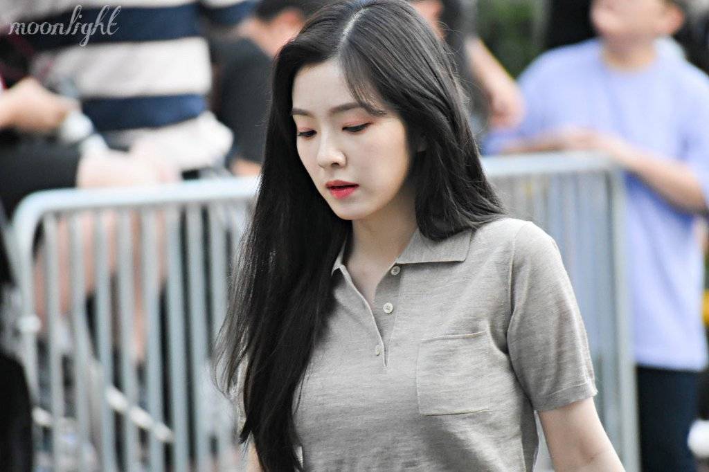 뮤뱅출근길 아이린.jpgif