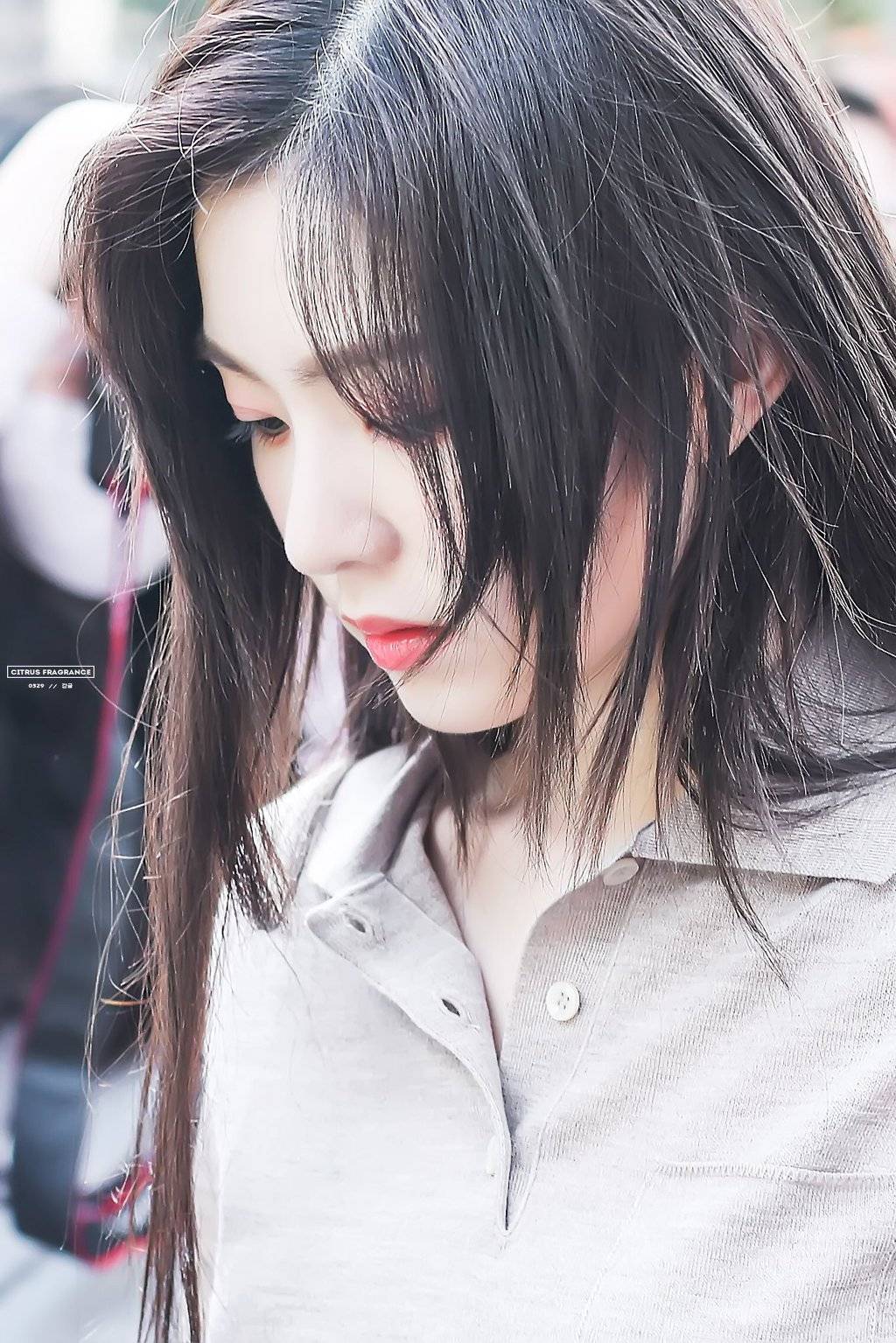 뮤뱅출근길 아이린.jpgif