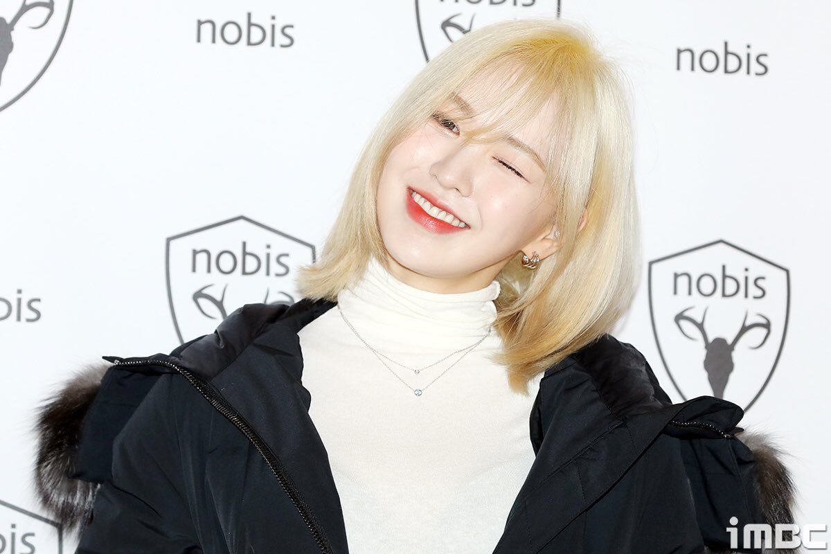 금발로 염색한 웬디
