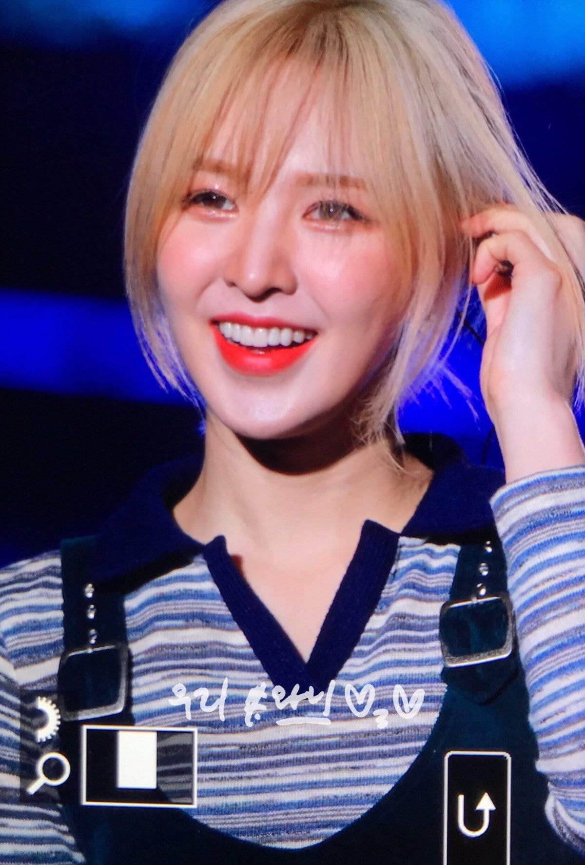 오늘자 금발머리의 레드벨벳 웬디.jpg