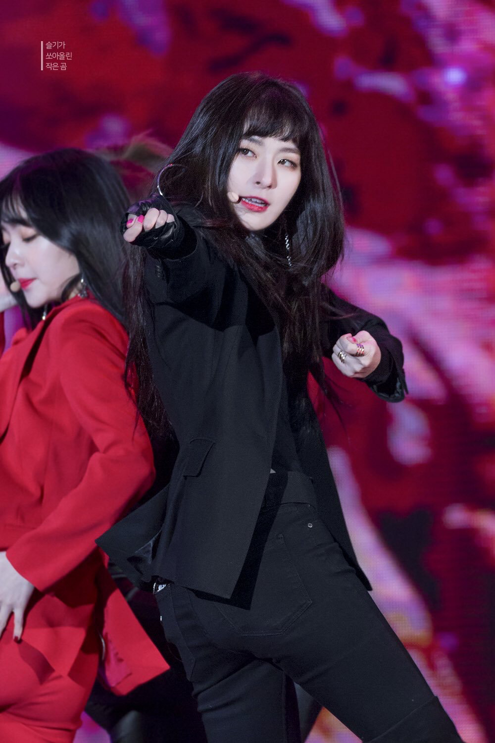 레드벨벳 블랙 슬기.jpg
