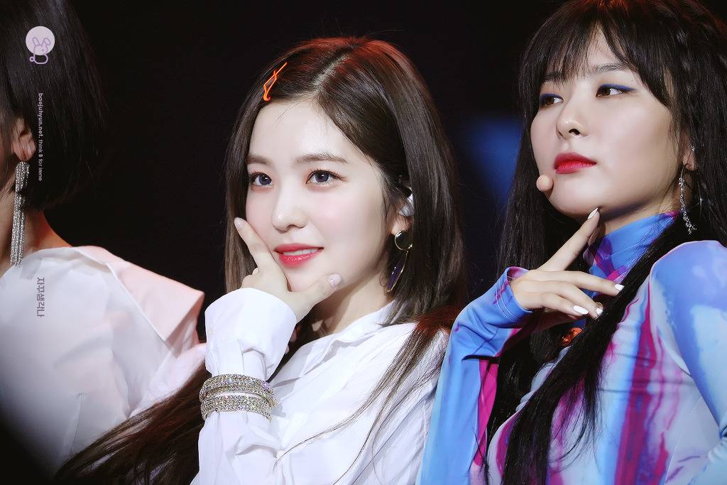 앞머리에 핀 꽂은 아이린.jpg