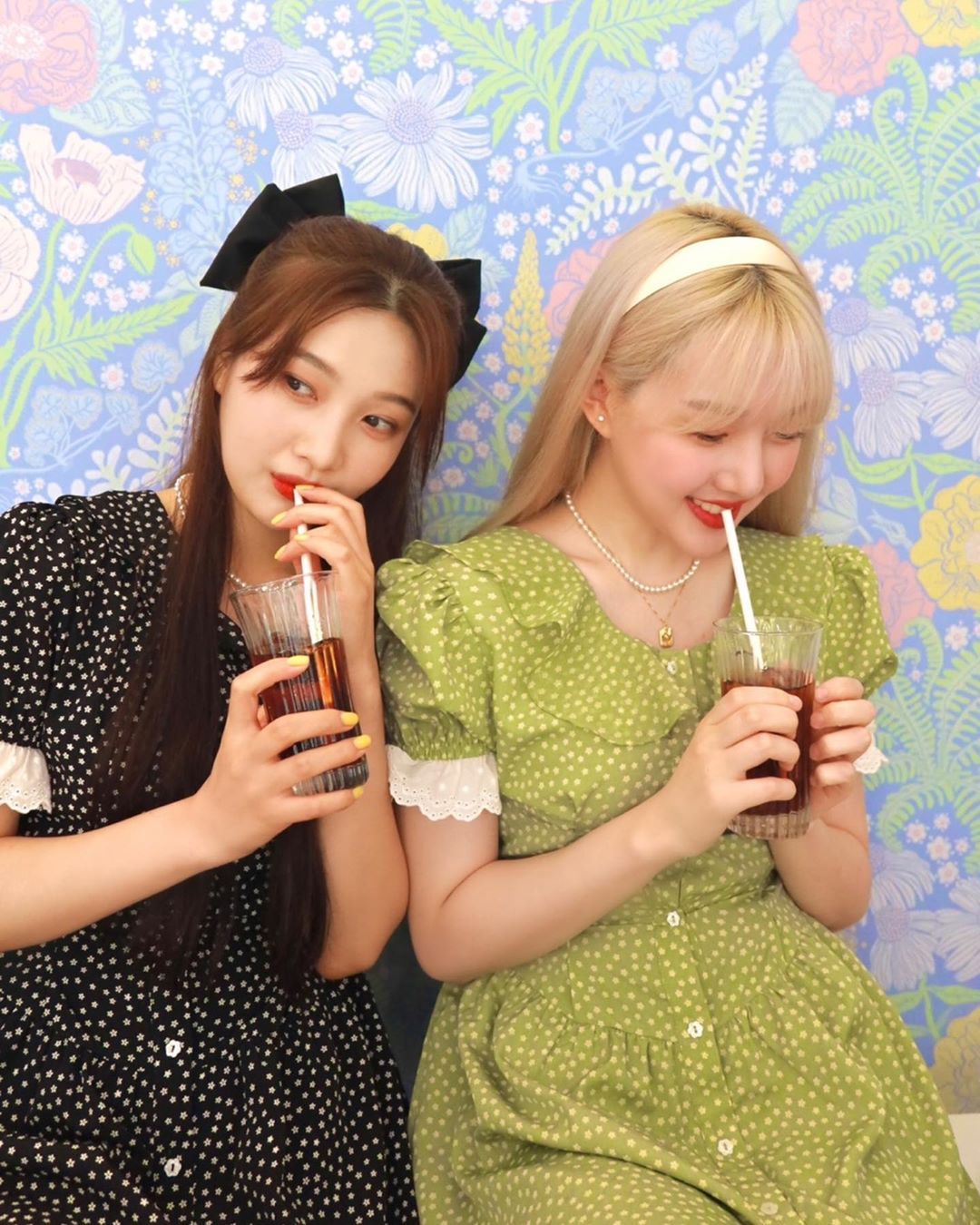 #레드벨벳 조이.insta (with.#여자친구 예린)
