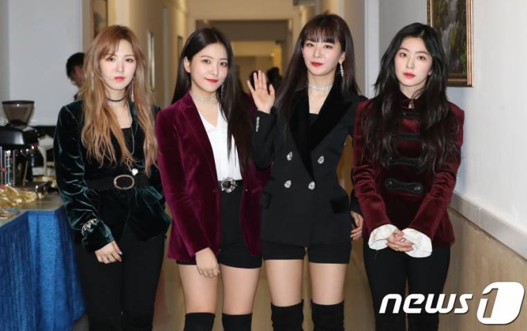 레드벨벳 북한 공연 의상