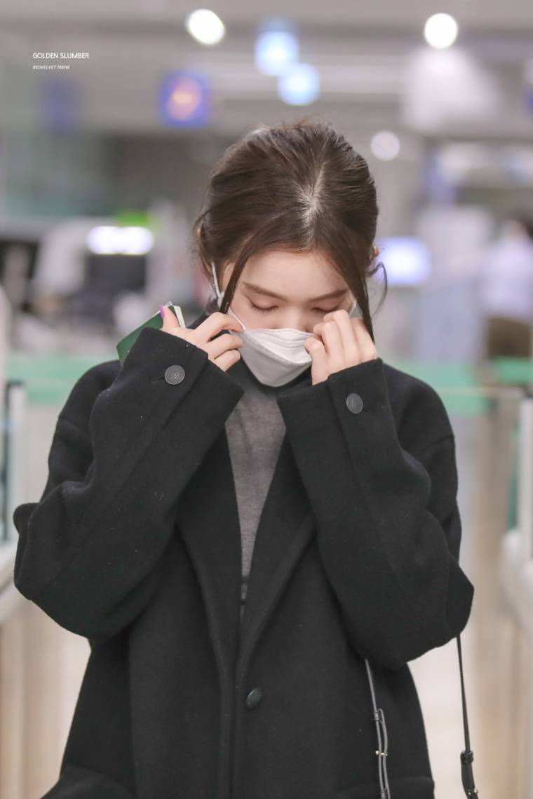 마스크 쓰고 출국하는 #레드벨벳 #아이린