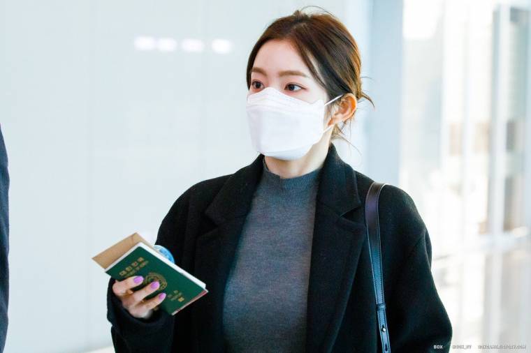 마스크 쓰고 출국하는 #레드벨벳 #아이린