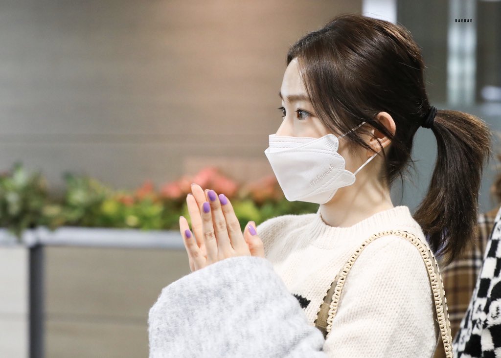 마스크 쓰고 출국하는 #레드벨벳 #아이린